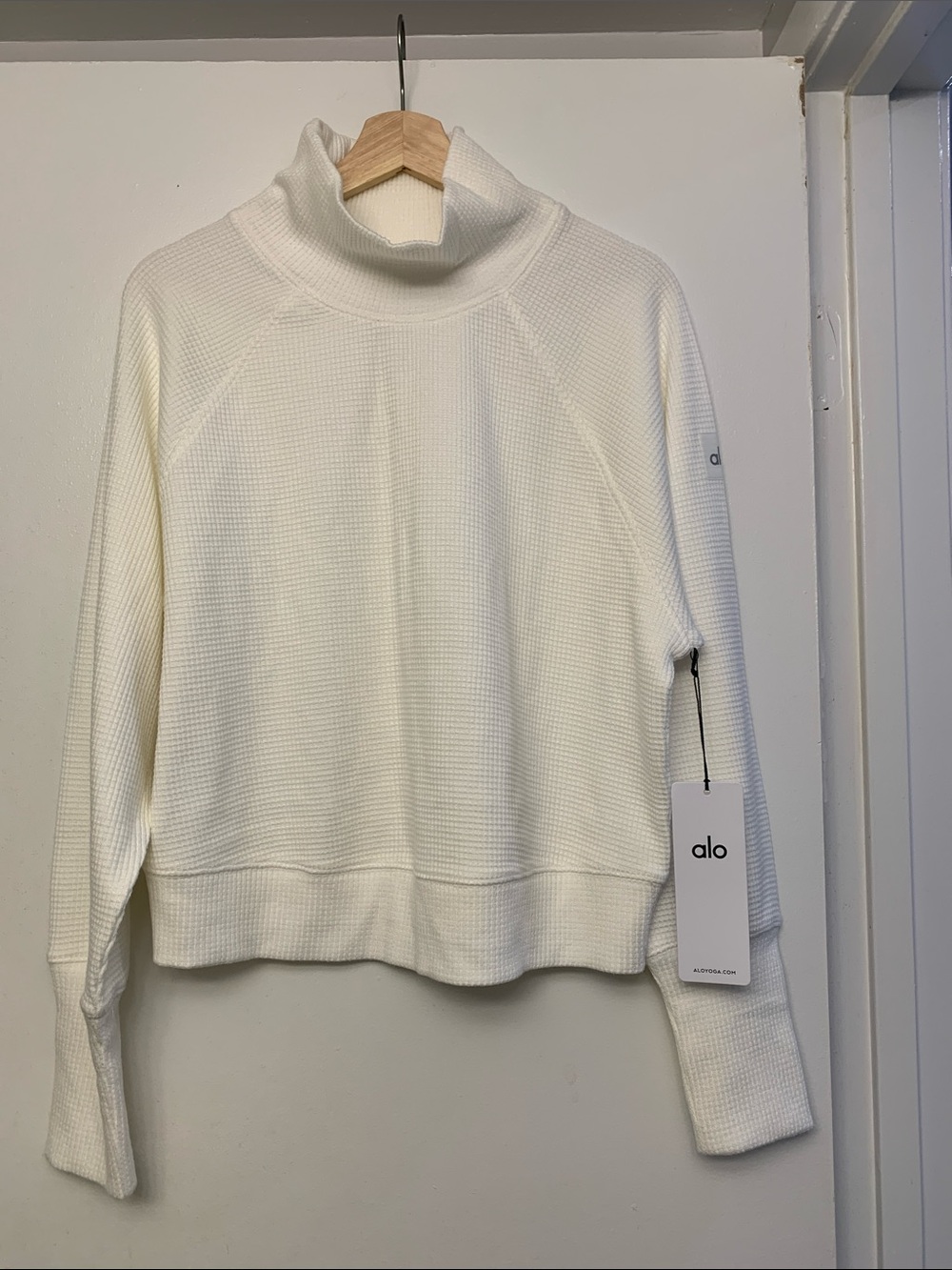 ALO Yoga Cream Waffle Turtleneck Pullover Weekend Escape Mock Neck NWT Size S